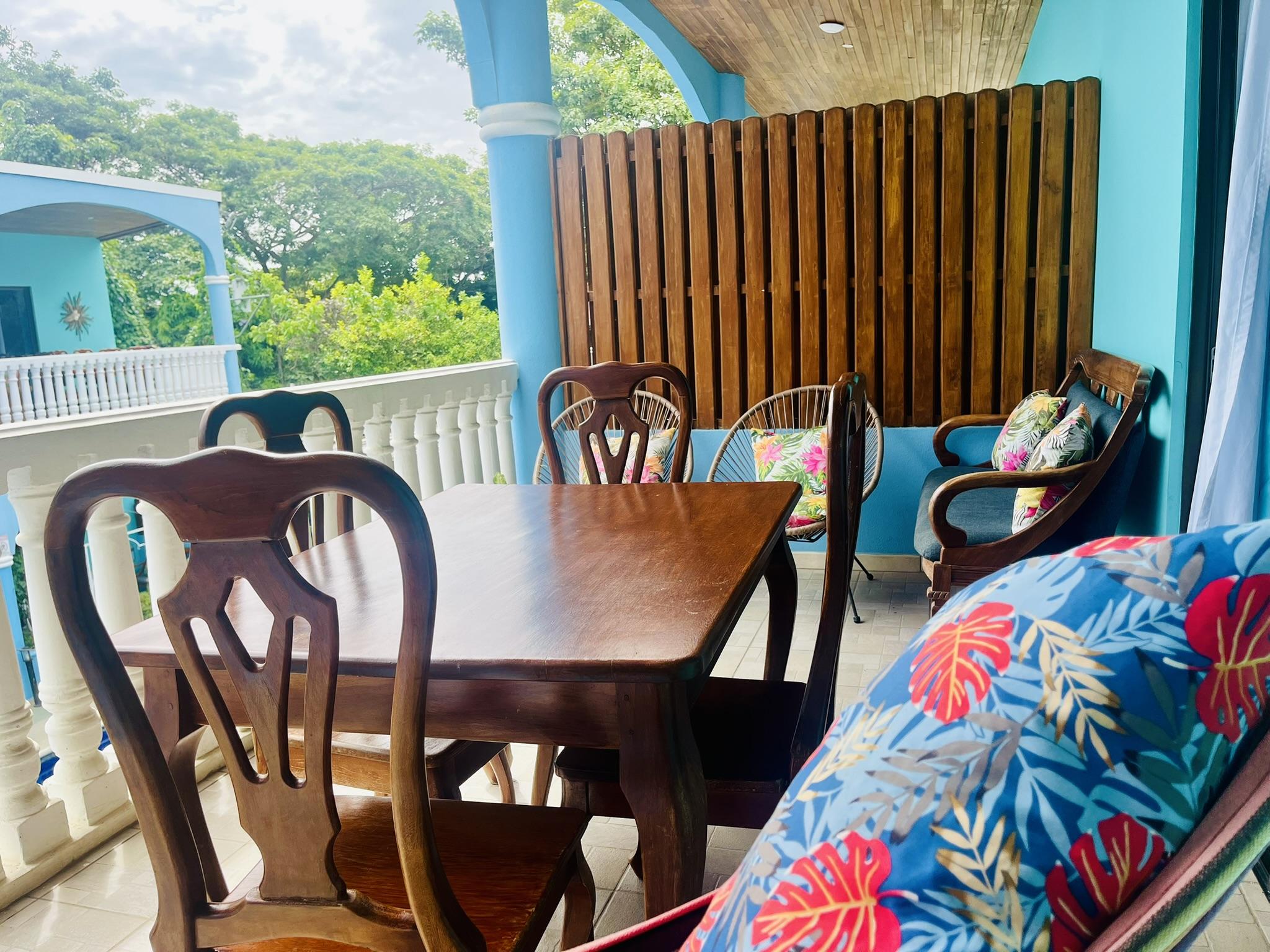 #20 – Sunset Twin Balcony Retreat 4