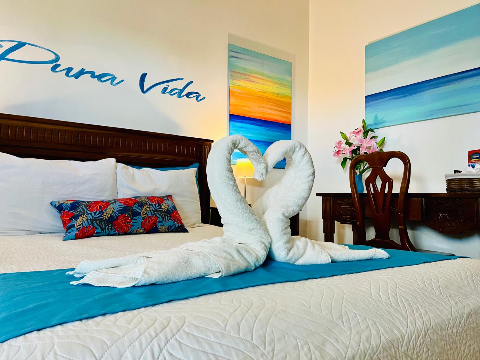 #4 – Poolside Family Retreat – Accessible 2