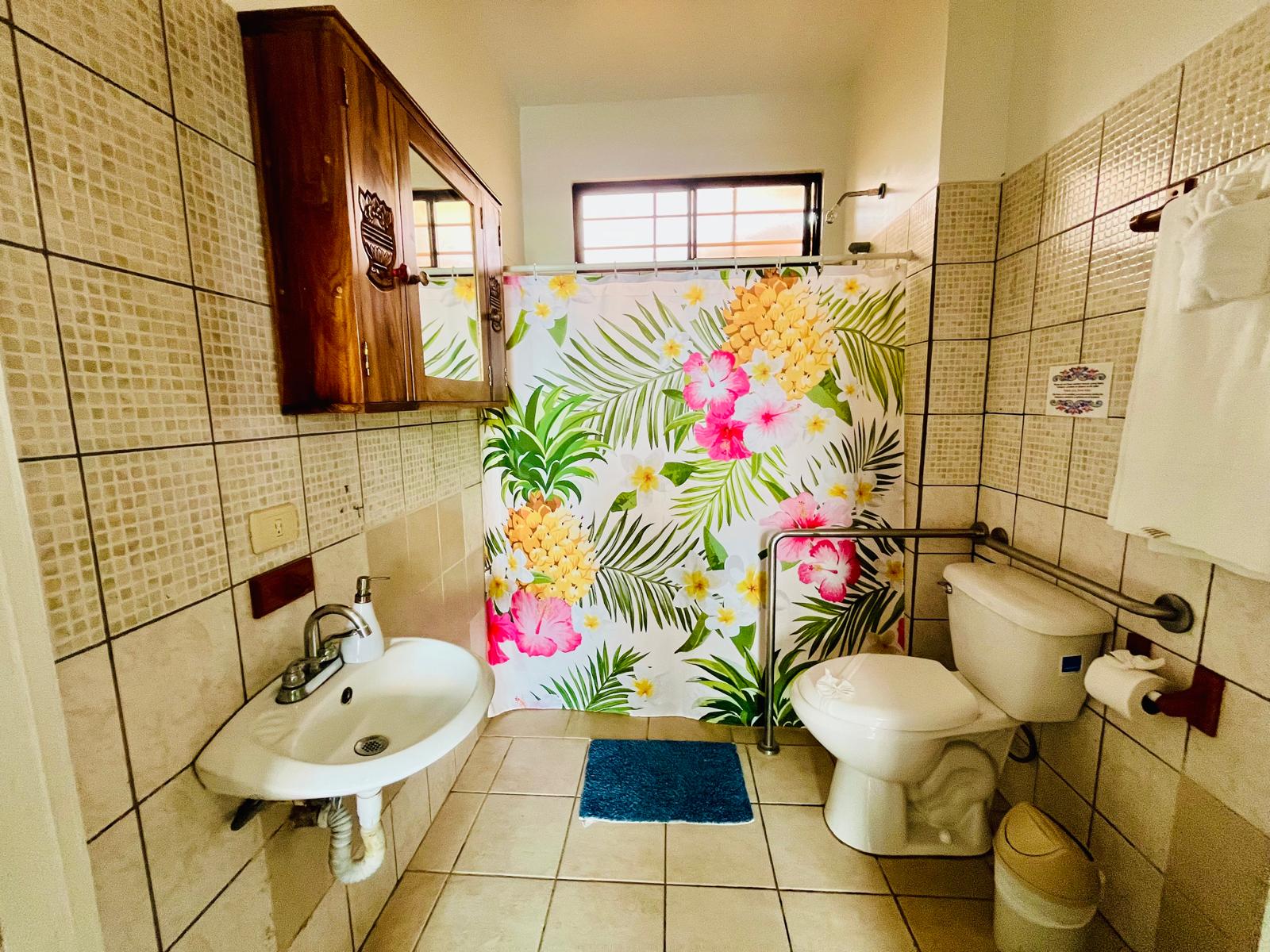 #4 – Poolside Family Retreat – Accessible 4